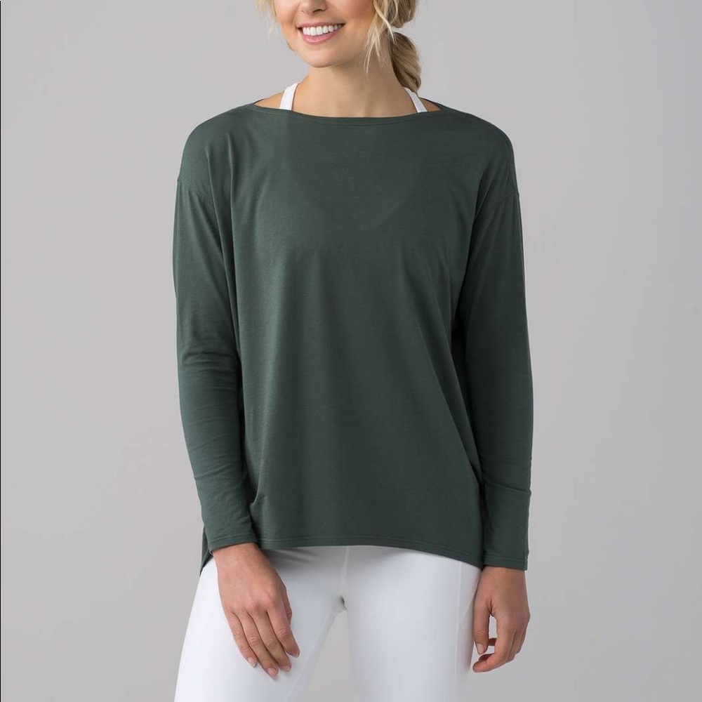Lululemon back in action long sleeve, forest green